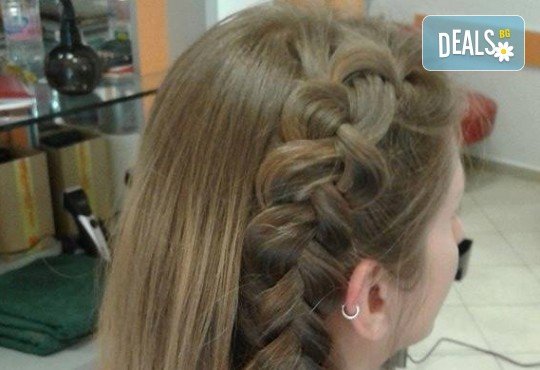 Боядисване с боя на клиента, подстригване, масажно измиване, кератинова терапия с продукти на Brave new hair и оформяне със сешоар в салон Феникс! - Снимка 6