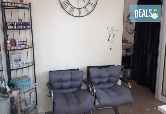 Дълготраен маникюр с гел лак CND, Shellac, BlueSky, 2 рисувани декорации + подарък: сваляне на гел лак в Салон за маникюр и педикюр АРТЕ - Снимка 8