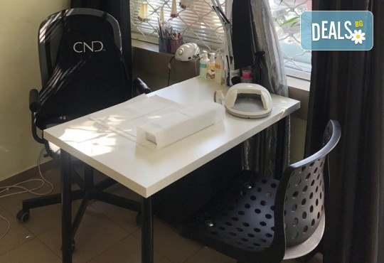Дълготраен маникюр с гел лак CND, Shellac, BlueSky, 2 рисувани декорации + подарък: сваляне на гел лак в Салон за маникюр и педикюр АРТЕ - Снимка 10