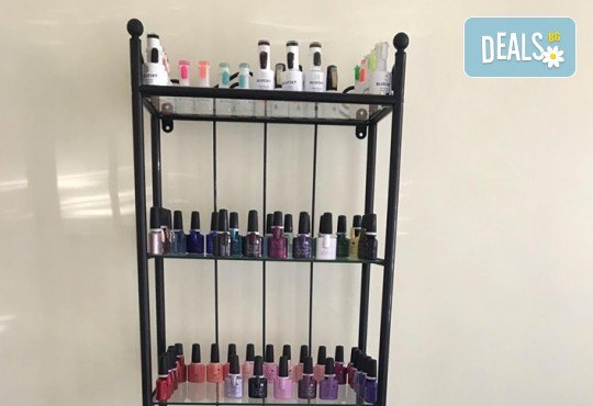 Дълготраен маникюр с гел лак CND, Shellac, BlueSky, 2 рисувани декорации + подарък: сваляне на гел лак в Салон за маникюр и педикюр АРТЕ - Снимка 5