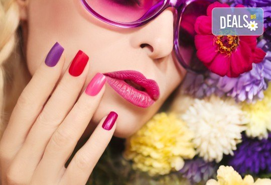 Дълготраен маникюр с гел лак CND, Shellac, BlueSky, 2 рисувани декорации + подарък: сваляне на гел лак в Салон за маникюр и педикюр АРТЕ - Снимка 2