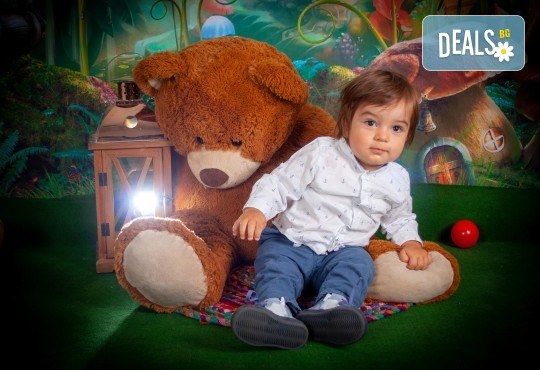 Едночасова детска или семейна фотосесия в студио или на открито и обработка на всички кадри от фотостудио Arsov Image! - Снимка 4