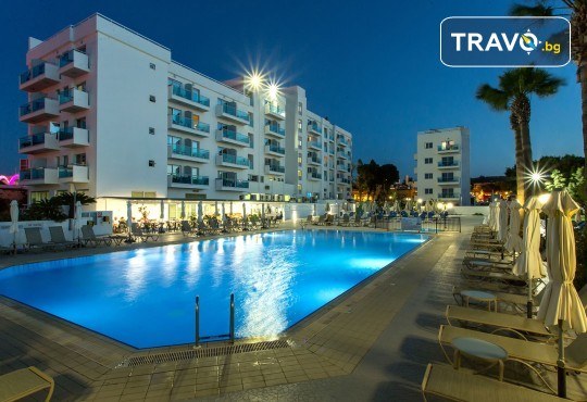 Посрещнете Нова година 2020 в Кипър с ТА Солвекс! Самолетен билет, летищни такси, багаж, трансфер, 4 нощувки със закуски и вечери в Kapetanios Hotel 3* - Снимка 2