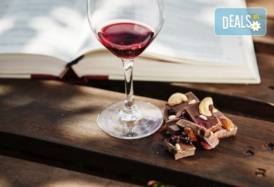 Отдайте се на изкушението! Шоколадов масаж на цяло тяло с комплимент: чаша вино и шоколадово изкушение в масажно студио Спавел! - Снимка 1
