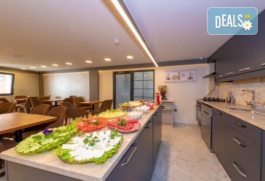 Посрещнете Нова година в Истанбул! 3 нощувки със закуски в Grand Ahi Hotel 3*, транспорт и бонуси: посещение на мол Forum и Одрин - Снимка 11