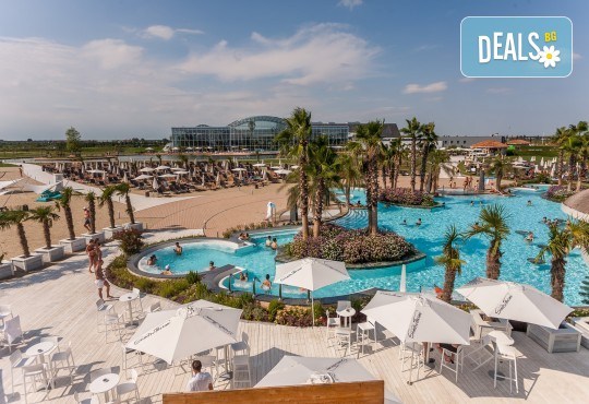 Тропическо уикенд бягство в Румъния! 1 нощувка и закуска, транспорт, трансфер до Therme Bucharest и водач от Луксъри Травел! - Снимка 7