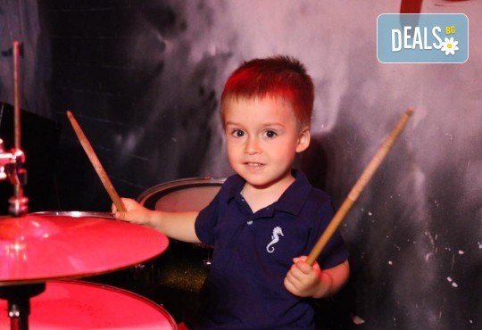 1 или 2 урока по пеене, китара, барабани, пиано, бас китара, саксофон, гайда или друг инструмент при преподавател в Rock School - Снимка 3