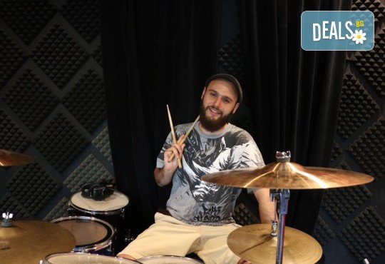 1 или 2 урока по пеене, китара, барабани, пиано, бас китара, саксофон, гайда или друг инструмент при преподавател в Rock School - Снимка 15