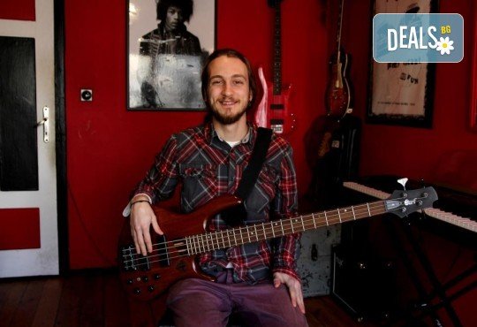 1 или 2 урока по пеене, китара, барабани, пиано, бас китара, саксофон, гайда или друг инструмент при преподавател в Rock School - Снимка 1