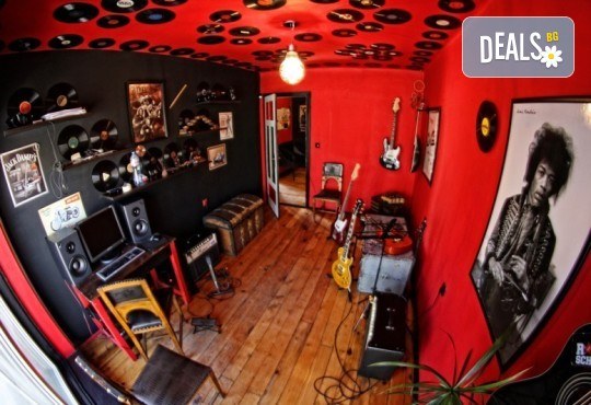1 или 2 урока по пеене, китара, барабани, пиано, бас китара, саксофон, гайда или друг инструмент при преподавател в Rock School - Снимка 13