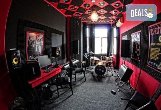 1 или 2 урока по пеене, китара, барабани, пиано, бас китара, саксофон, гайда или друг инструмент при преподавател в Rock School - Снимка 14
