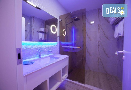 Посрещнете Нова година 2020 в хотел Grand Blue Fafa Resort 5*, Албания, с АБВ Травелс! 3 нощувки, 3 закуски и 2 вечери, транспорт и програма в Дуръс, Скопие и Охрид! - Снимка 5