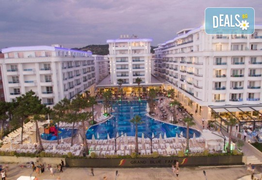 Посрещнете Нова година 2020 в хотел Grand Blue Fafa Resort 5*, Албания, с АБВ Травелс! 3 нощувки, 3 закуски и 2 вечери, транспорт и програма в Дуръс, Скопие и Охрид! - Снимка 3