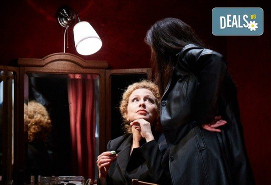 Гледайте Станка Калчева и Силвия Лулчева в „Като трохи на прозореца“ на 24.10. от 19 ч. в Младежки театър, камерна сцена, 1 билет - Снимка 4