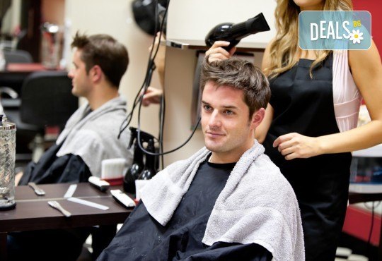 Мъжко подстригване, масажно измиване, терапия по избор: хидратираща, против косопад или дълбоко подхранваща, и изсушаване в салон за красота Angels beauty! - Снимка 2