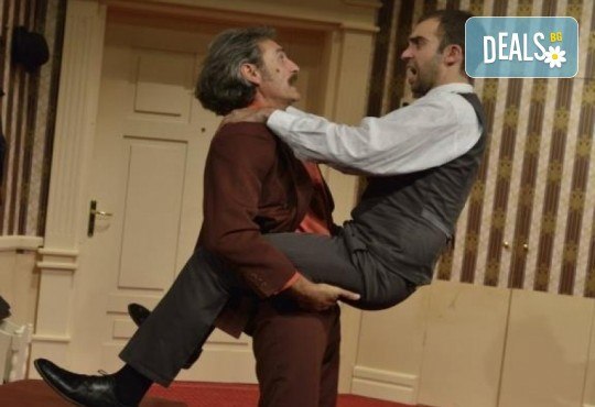 Гледайте шеметния Руслан Мъйнов в невероятната комедия СТАЯ 1313 от Рей Куни, на 02.11. от 19:00 ч, Театър Сълза и Смях, 1 билет - Снимка 4