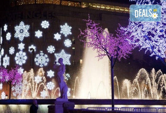 Посрещнете Коледа в уникално украсената Барселона, с ТА Солвекс! Самолетен билет, летищни такси, трансфер, 4 нощувки със закуски в Front Maritim 4*, пешеходни обиколки - Снимка 3