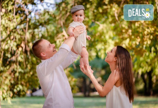 Есенна семейна, детска или индивидуална фотосесия на открито с 25 обработени кадъра от Фото студио Амели! - Снимка 6