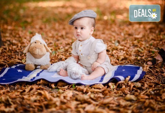 Есенна семейна, детска или индивидуална фотосесия на открито с 25 обработени кадъра от Фото студио Амели! - Снимка 1