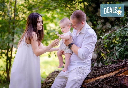 Есенна семейна, детска или индивидуална фотосесия на открито с 25 обработени кадъра от Фото студио Амели! - Снимка 3