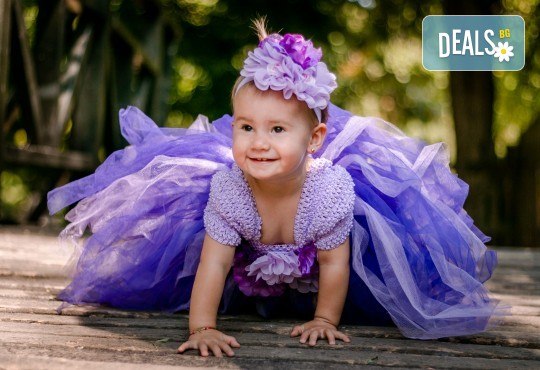 Есенна семейна, детска или индивидуална фотосесия на открито с 25 обработени кадъра от Фото студио Амели! - Снимка 8