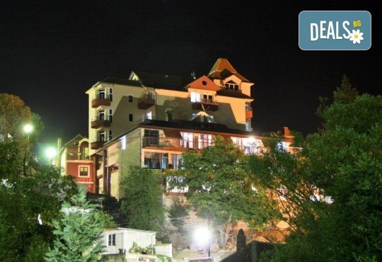 Нова година 2020 в Пролом баня, Сърбия! 3 нощувки със закуски в Garetov Konak, 2 вечери с жива музика и Новогодишна гала вечеря, минерален басейн, джакузи и сауна - Снимка 2