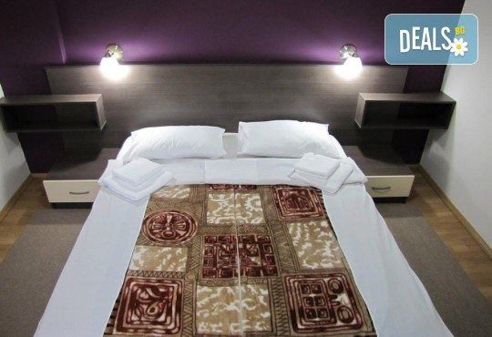 Нова година 2020 в Пролом баня, Сърбия! 3 нощувки със закуски в Garetov Konak, 2 вечери с жива музика и Новогодишна гала вечеря, минерален басейн, джакузи и сауна - Снимка 4