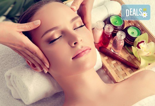 Козметичен масаж на лице и терапия според индивидуалните нужди на всеки клиент: почистваща, анти-ейдж, анти-акне или хидратираща, във фризьоро-козметичен салон Вили! - Снимка 3
