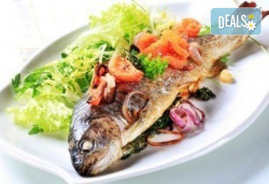 Вкусно и изгодно! 2 порции паламуд филе на скара с гарнитура картофена салата в Ресторант 21 - Лозенец! - Снимка 1