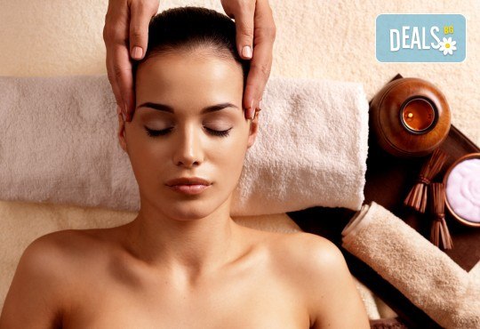 За пълен релакс! Ароматерапевтичен или дълбокотъканен масаж и пилинг на гръб + масаж на лице във фризьоро-козметичен салон Вили! - Снимка 2