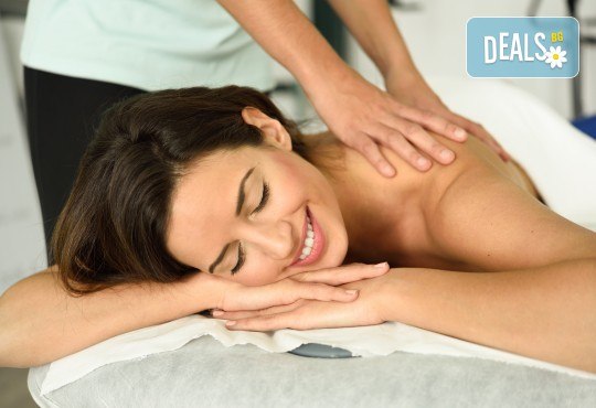 Лечебен, болкоуспокояващ масаж на гръб и преглед от професионален физиотерапевт + лазеротерапия или инверсионна терапия в студио за масажи и рехабилитация Samadhi! - Снимка 2