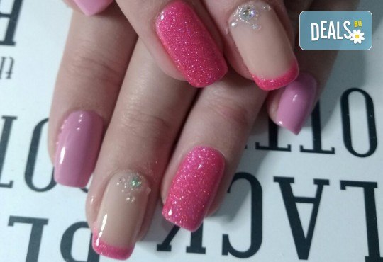 Класически или френски маникюр с гел лак Black Bottle, 2 декорации и безплатно сваляне на стар гел лак в Beauty Studio Platinum! - Снимка 5