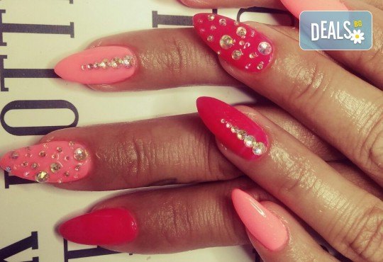 Класически или френски маникюр с гел лак Black Bottle, 2 декорации и безплатно сваляне на стар гел лак в Beauty Studio Platinum! - Снимка 6