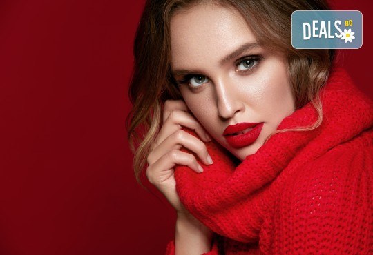 Професионален грим - дневен, вечерен или опушен, масажно измиване, оформяне със сешоар по избор в Женско царство в Центъра или Студентски град! - Снимка 3