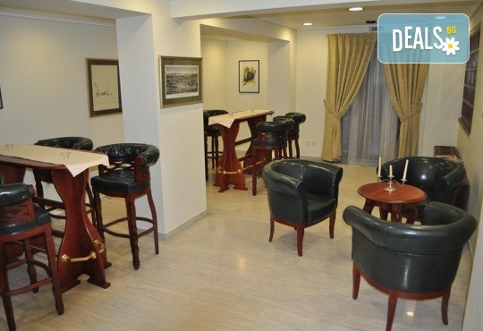 Посрещнете Нова година в Кавала! 2 нощувки със закуски, 1 вечеря в местна таверна и 1 празнична вечеря с музика на живо и неограничен алкохол - Снимка 7