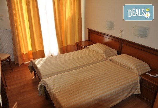 Посрещнете Нова година в Кавала! 2 нощувки със закуски, 1 вечеря в местна таверна и 1 празнична вечеря с музика на живо и неограничен алкохол - Снимка 10