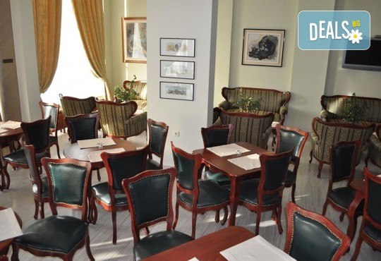 Посрещнете Нова година в Кавала! 2 нощувки със закуски, 1 вечеря в местна таверна и 1 празнична вечеря с музика на живо и неограничен алкохол - Снимка 6