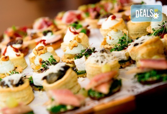 115 коктейлни хапки с френски сирена, плодове, италиански колбаси и още от My Style Event - Снимка 1