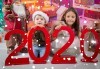 Детска, индивидуална или семейна Коледна фотосесия в студио с 4 коледни декора и множество аксесоари + подарък: 10 обработени кадъра със специални ефекти от фотостудио Arsov Image! - thumb 1