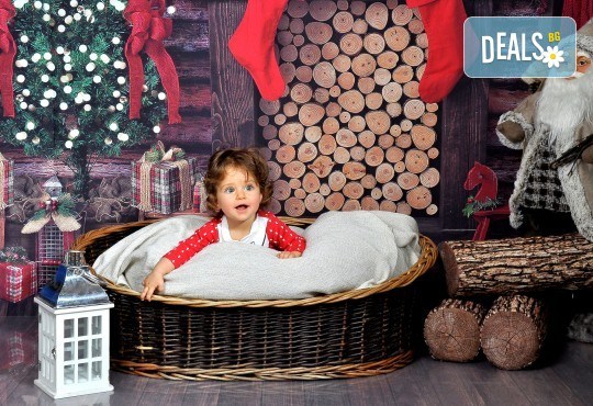 Коледна фотосесия в студио с много аксесоари и разнообразни декори от Photosesia.com! - Снимка 2