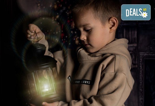 Коледна семейна фотосесия с 20 обработени кадъра и ефектен коледен колаж от Pandzherov Photography! - Снимка 9