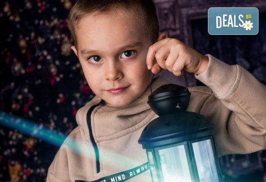 Коледна семейна фотосесия с 20 обработени кадъра и ефектен коледен колаж от Pandzherov Photography! - Снимка 10
