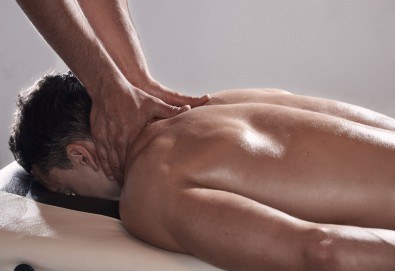 60-минутен силов спортен масаж за активни спортисти, на цяло тяло от професионален рехабилитатор в салон Хеликсир!