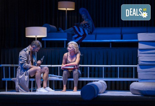 Гледайте Весела Бабинова, Христо Пъдев и Анастасия Лютова в Сцени от един семеен живот на 28-ми ноември (четвъртък) в Малък градски театър Зад канала! - Снимка 1