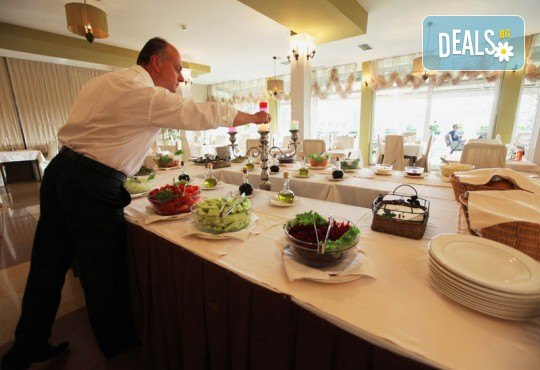 Нова Година 2020 в Охрид, Hotel Filip 4*, с Дари Травел! 3 нощувки със закуски, 2 вечери, Новогодишна вечеря в хотел Belvedere 4*, по желание транспорт - Снимка 13