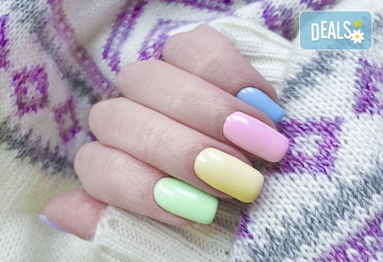 Дълготраен маникюр с гел лак Bluesky в салон за красота Женско Царство в Центъра или Студентски град - Снимка 2
