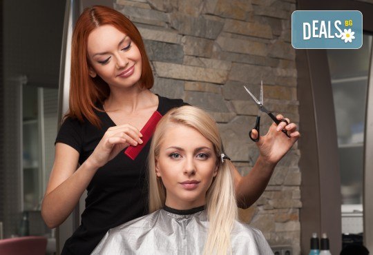 Подстригване с гореща ножица, масажно измиване, подхранваща терапия в 3 стъпки с инфраред преса и прическа със сешоар в Женско Царство в Центъра или Студентски град! - Снимка 2