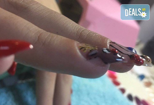 Маникюр за Коледа с 2 или 4 рисувани декорации: Дядо Коледа, елени, снежинки, елха, 3D топки в Салон за красота Miss Beauty - Снимка 9