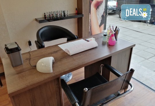 Класически педикюр с гел лак ORLY или Cuccio + масаж на ходилата и ДВЕ рисувани декорации в Студио за красота BEAUTY STAR до Mall of Sofia! - Снимка 6