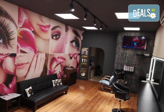 Класически педикюр с гел лак ORLY или Cuccio + масаж на ходилата и ДВЕ рисувани декорации в Студио за красота BEAUTY STAR до Mall of Sofia! - Снимка 5